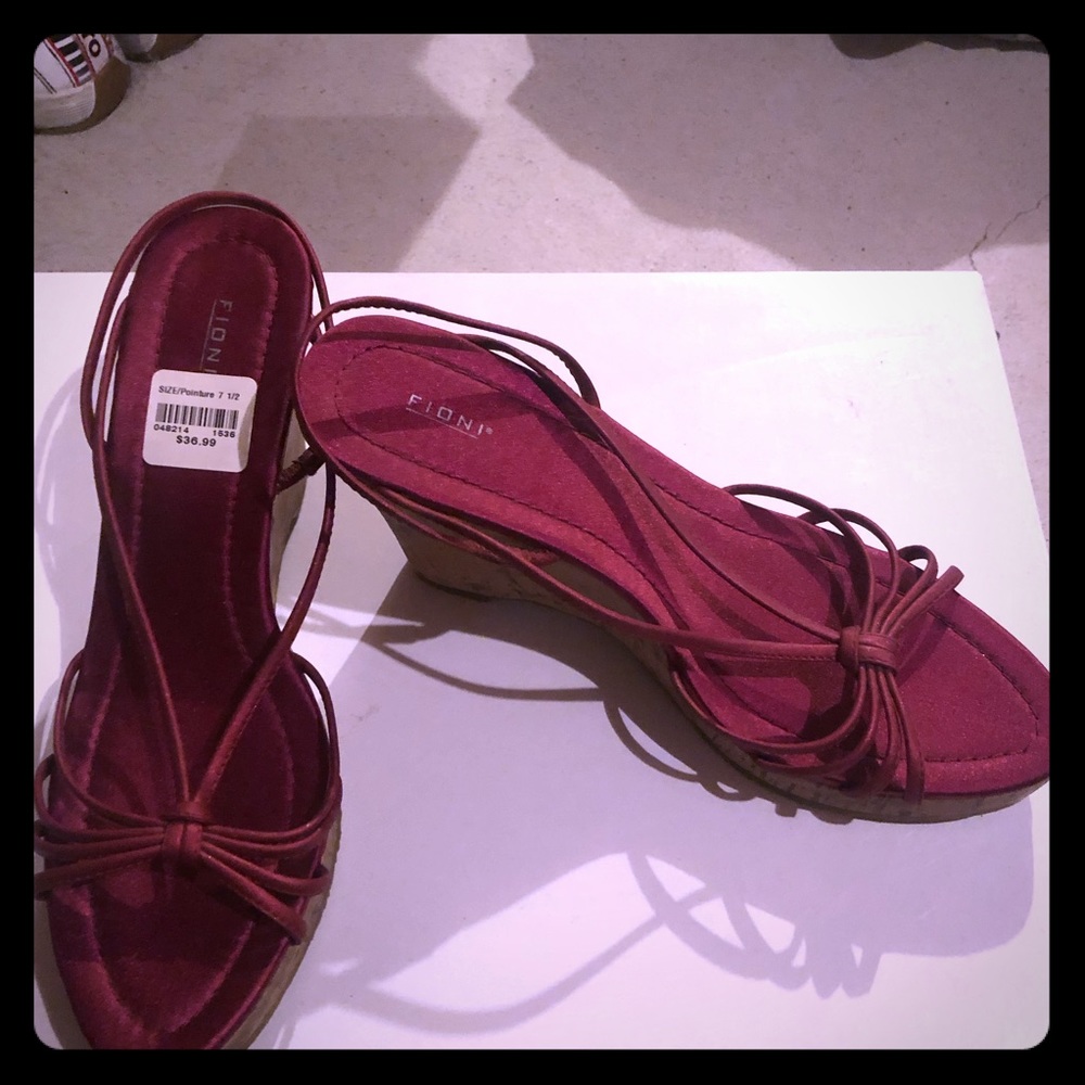 FIONI Red satin wedge summer sandal size 7.5